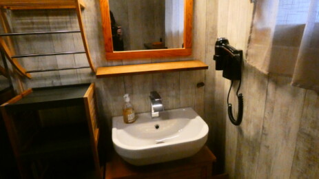 Salle de bain "les pucines". https://six-fours-chambre-hote.fr